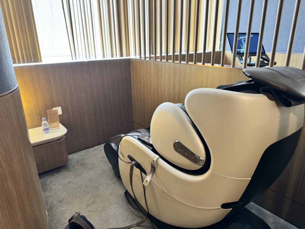 Massagestoel Hainan Airlines HNA Club lounge Beijing Capital Airport (PEK)