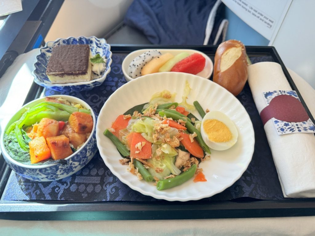 Review: KLM World Business Class | Beijing - Amsterdam | Boeing 787-9