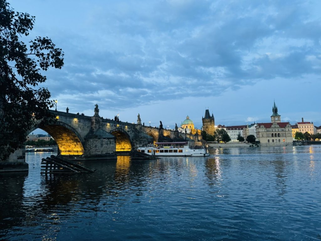 Uitzicht op de Praag vanuit de wijk Mala Strana