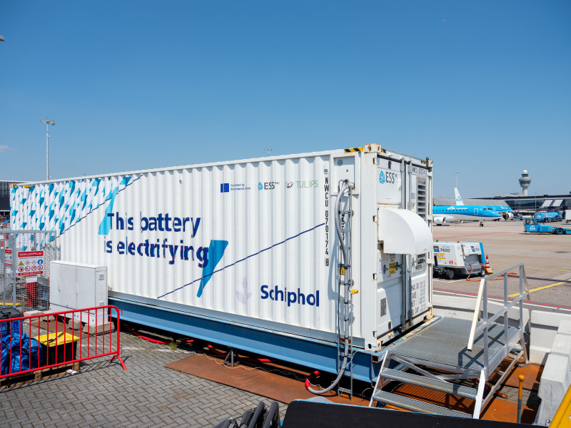 Schiphol Iron Flow Battery op de randweg