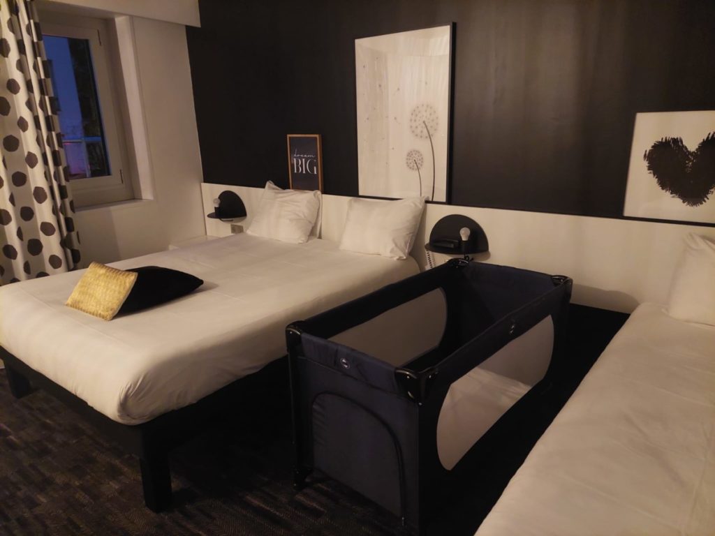 Babybedje gezinssuite Ibis Styles Paris Gare de l'Est Chateau Landon