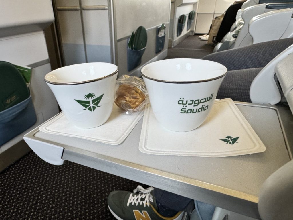 Review: Saudia  Business Class | Tunis - Jeddah | Airbus A330-300 | Oude cabine