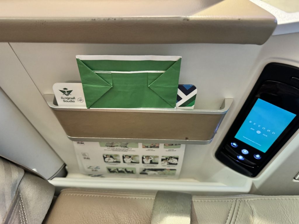 Review: Saudia  Business Class | Jeddah - Jakarta | Boeing 777-300