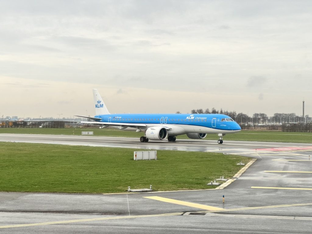 KLM vliegt vanaf 2 december vaker tussen Amsterdam Airport Schiphol en Milaan Linate. Van maandag tot en met vrijdag komen er extra vluchten bij naar deze Italiaanse luchthaven. 