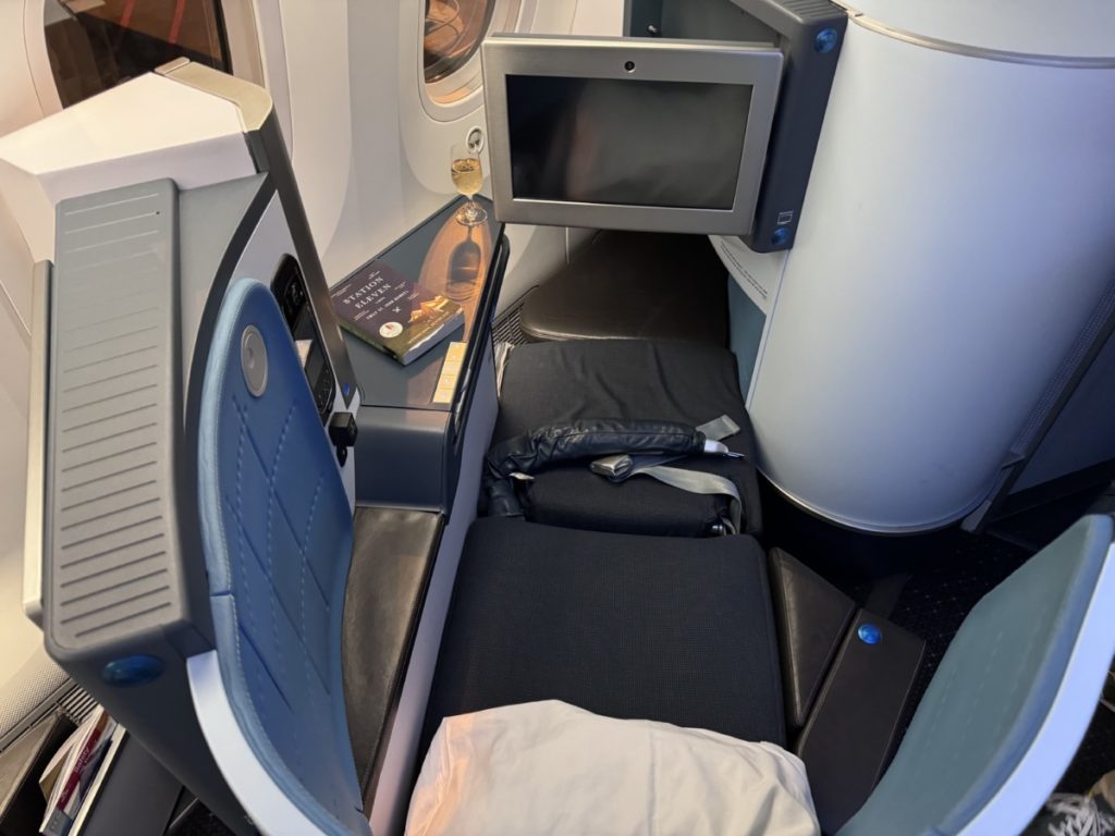 Review: KLM Business Class |  Jakarta - Kuala Lumpur | Boeing 787-9 - Fifth Freedom Flight