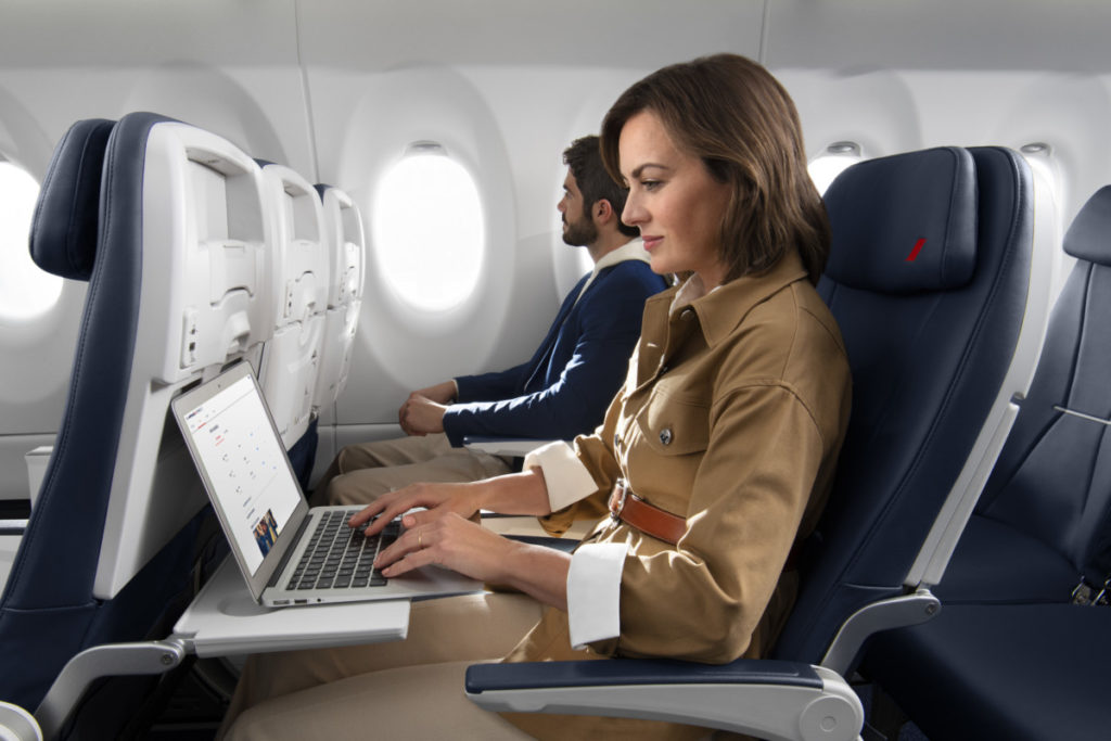 Air France start volgend jaar met het aanbieden van ultrasnelle WiFi aan boord van al haar vliegtuigen. Alle passagiers kunnen er dan ook gratis gebruik van maken. 