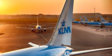 B787-9 and B737-700 KLM