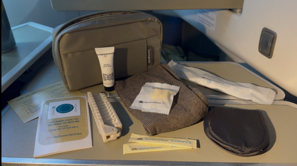 Vietnam Airlines Business Class Amenity kit van Samsonite