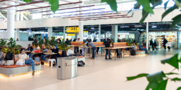 Lounge 1 nieuw deel open op Amsterdam Airport Schiphol