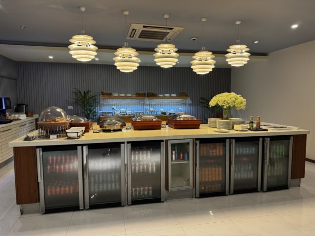 Buffet van de Moonimaa Lounge op MLE Airport