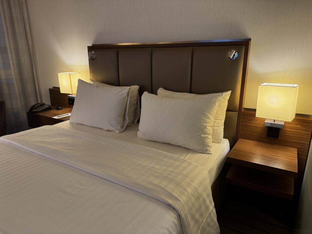 Slaapkamer Courtyard Queen Room bij het Courtyard Wiesbaden-Nordenstadt