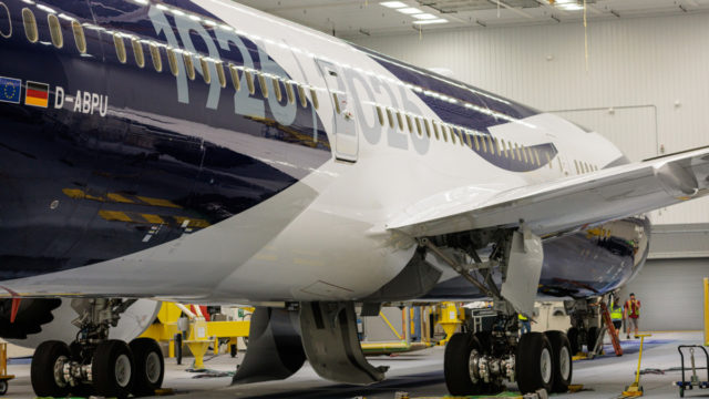 Lufthansa Boeing 787 Dreamliner 100 livery 3