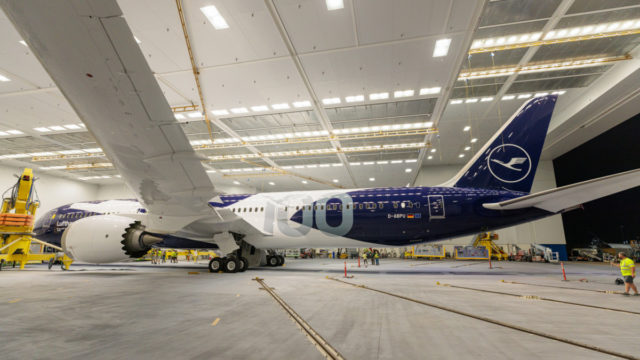 Lufthansa Boeing 787 Dreamliner 100 livery 3