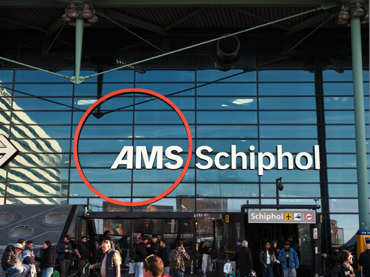 Schiphol nieuwe merkuitstraling