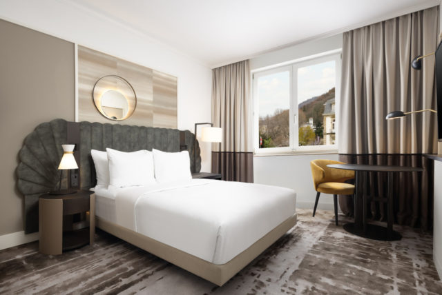 Hilton Heidelberg Queen Bedroom